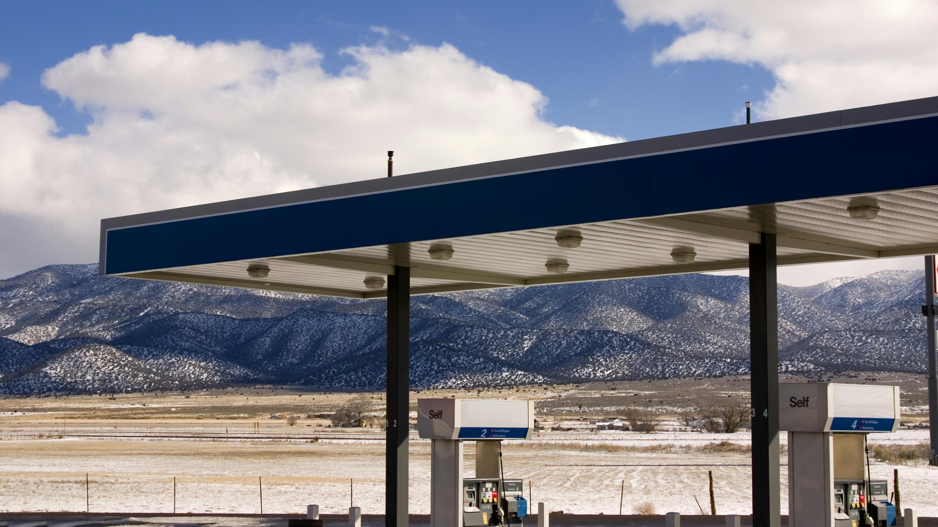 Holiday fuel relief brings diesel and gas prices down across the U.S. for fleets