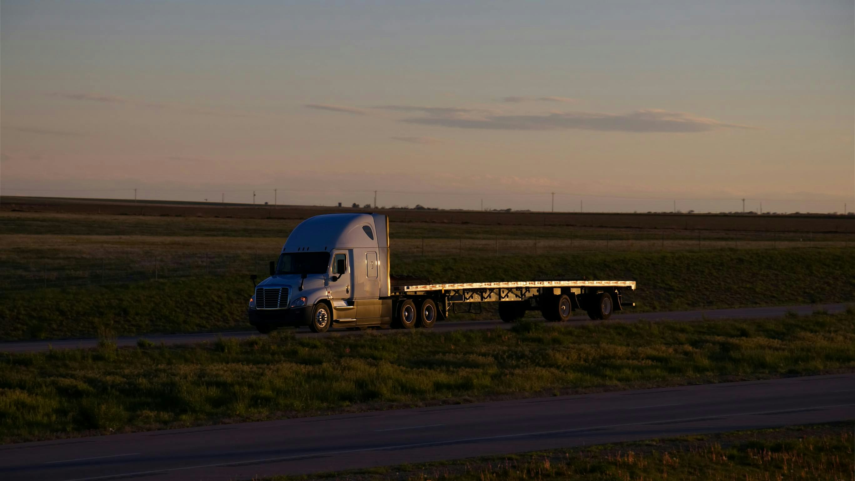 Dry van and refrigerated spot rates drop sharply as flatbed demand surges post-holiday