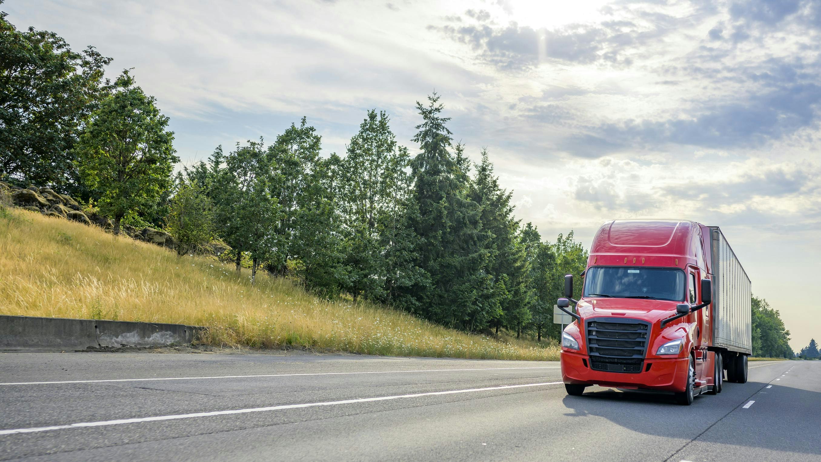 National linehaul spot rates remain above last year despite recent declines in dry van and reefer rates