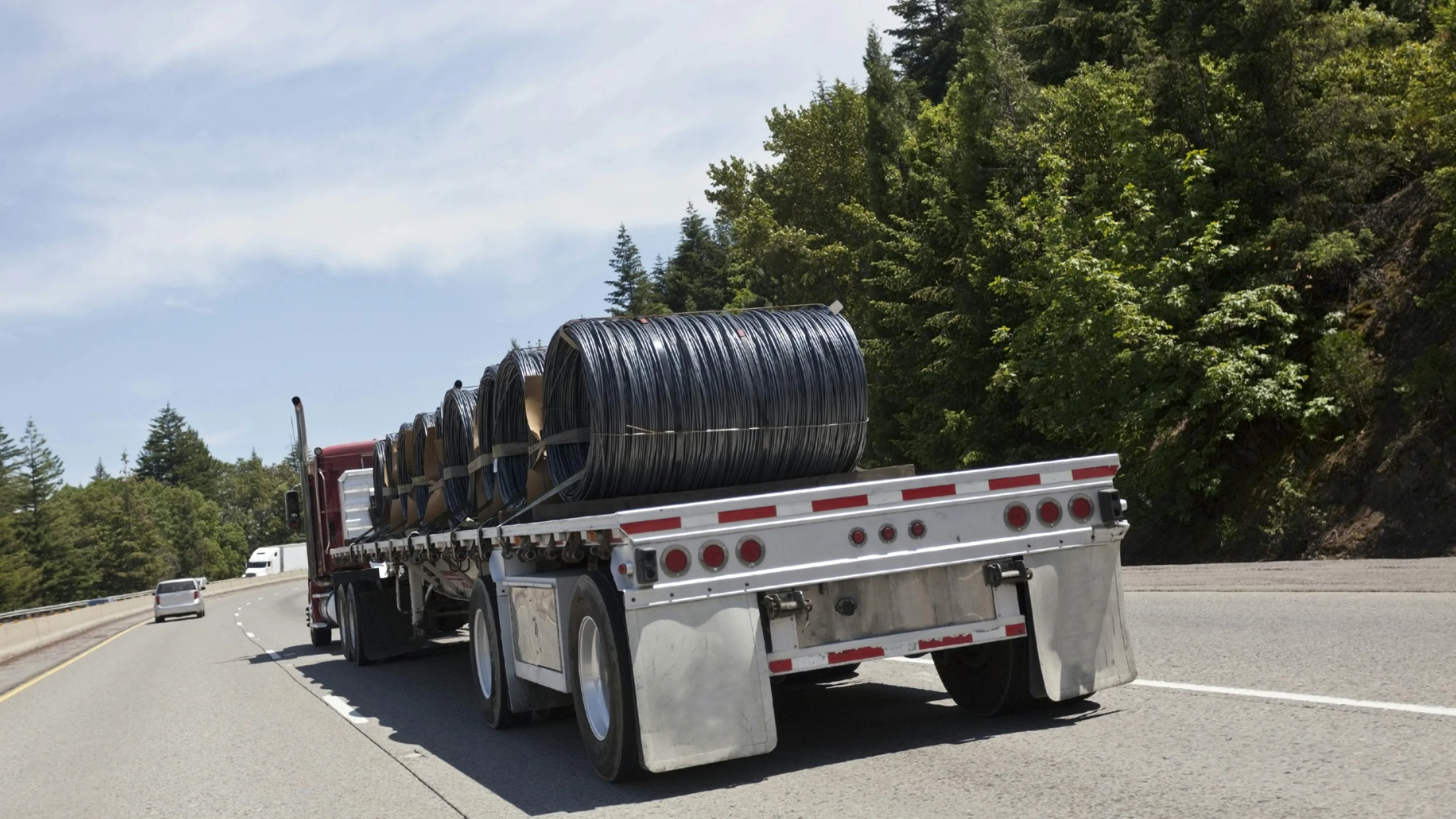 Dry van and refrigerated spot rates ease as flatbed markets extend gains