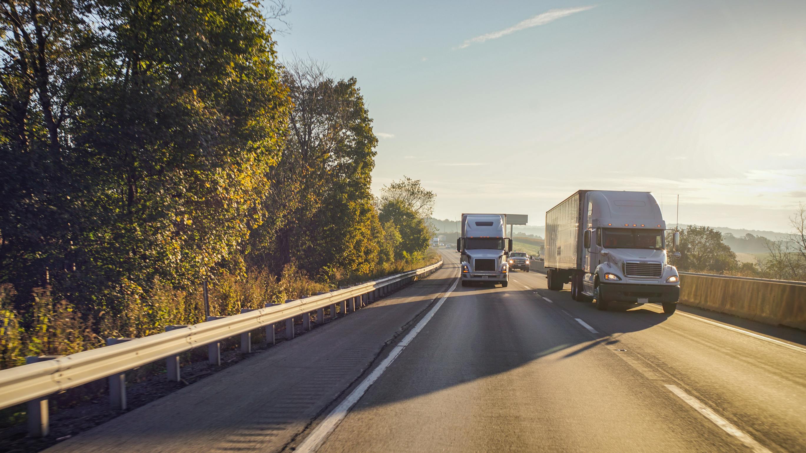 Distracted driving risks in trucking remain high as fleets reinforce safety policies year-round