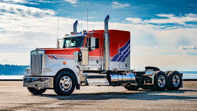 Kenworth introduces limited-edition TourAmerica paint scheme, donates T680 to Freedom 250 Museum Tour