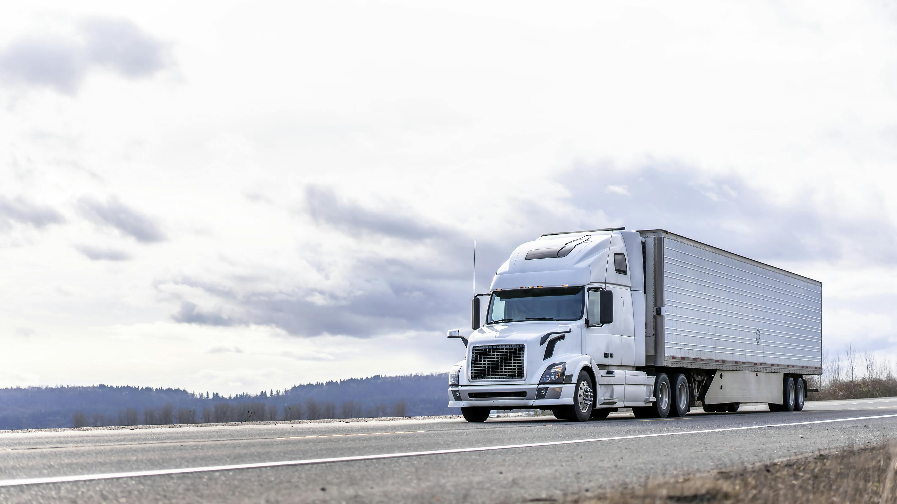 How fleet structure impacts trucking costs through unbundled maintenance and leasing models