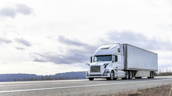 How fleet structure impacts trucking costs through unbundled maintenance and leasing models