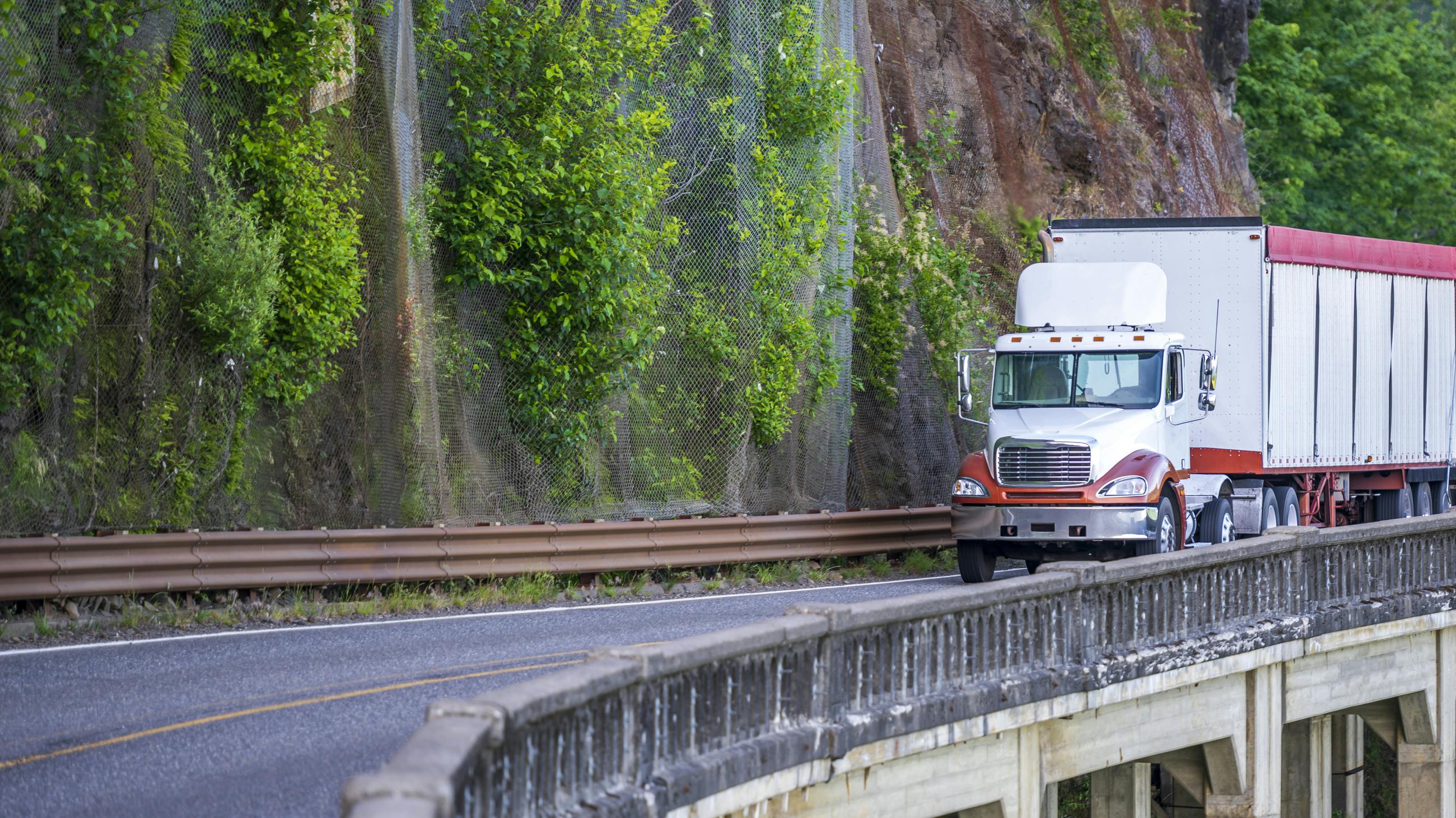 How private truck fleets use telematics and analytics to improve fuel economy and routing