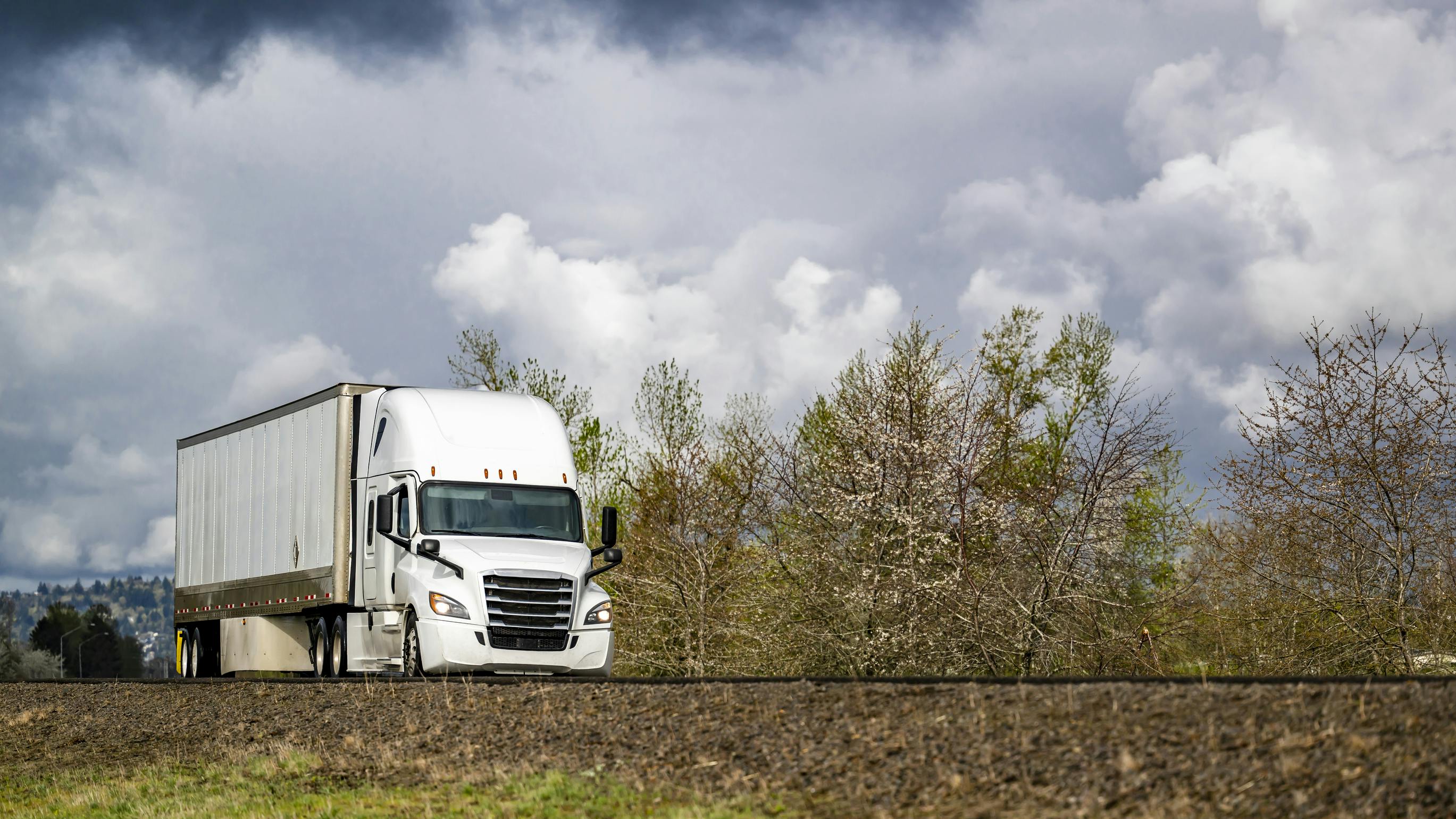 Supply chain resilience overtakes efficiency as volatility reshapes trucking operations