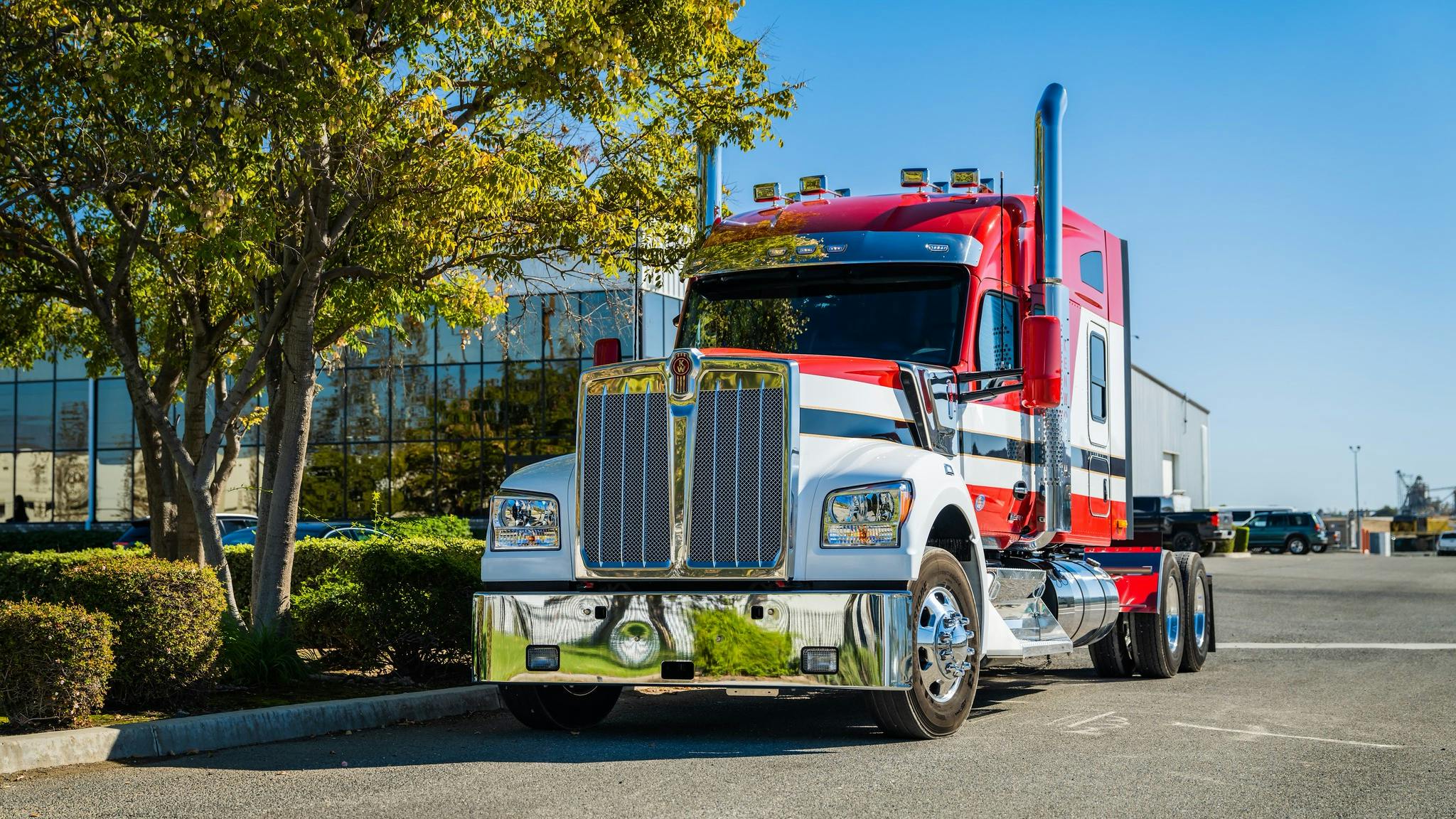 Kenworth OOIDA discount program offers $1,000 savings on T680, T880, W990, and W900 sleeper trucks