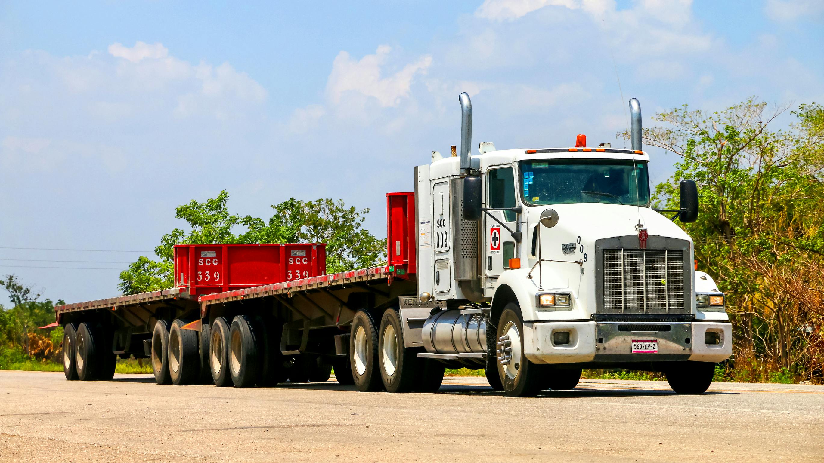 Dry van, refrigerated, and flatbed spot rates rise as freight market tightens across key U.S. equipment segments