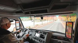 Kenworth T680, T880, and W990 improve Class 8 driver safety and visibility systems Kenworth T680, T880, and W990 improve Class 8 driver safety and visibility systems