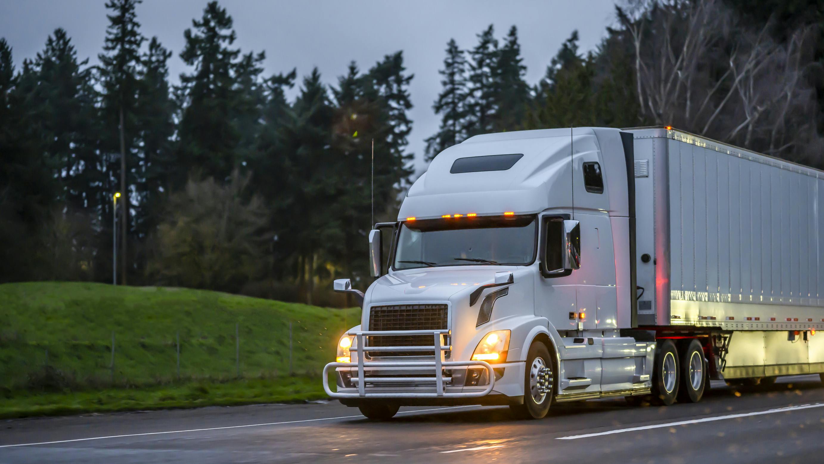 Aging Class 8 truck fleets linked to rising safety risk and CSA score exposure