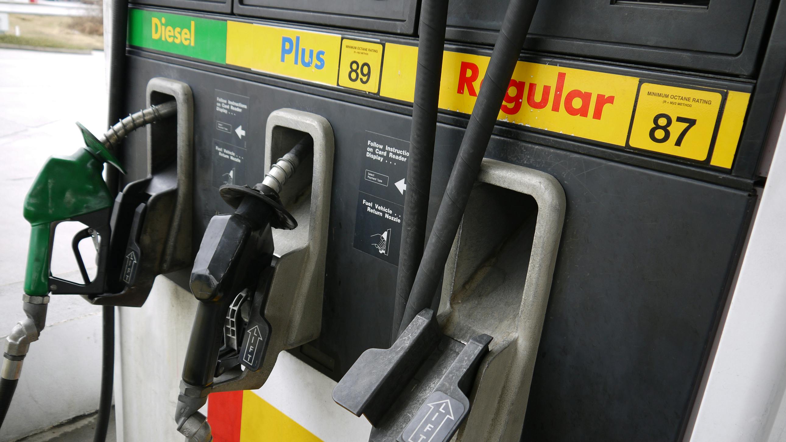 Diesel and gasoline prices decline for fourth straight week amid easing global tensions