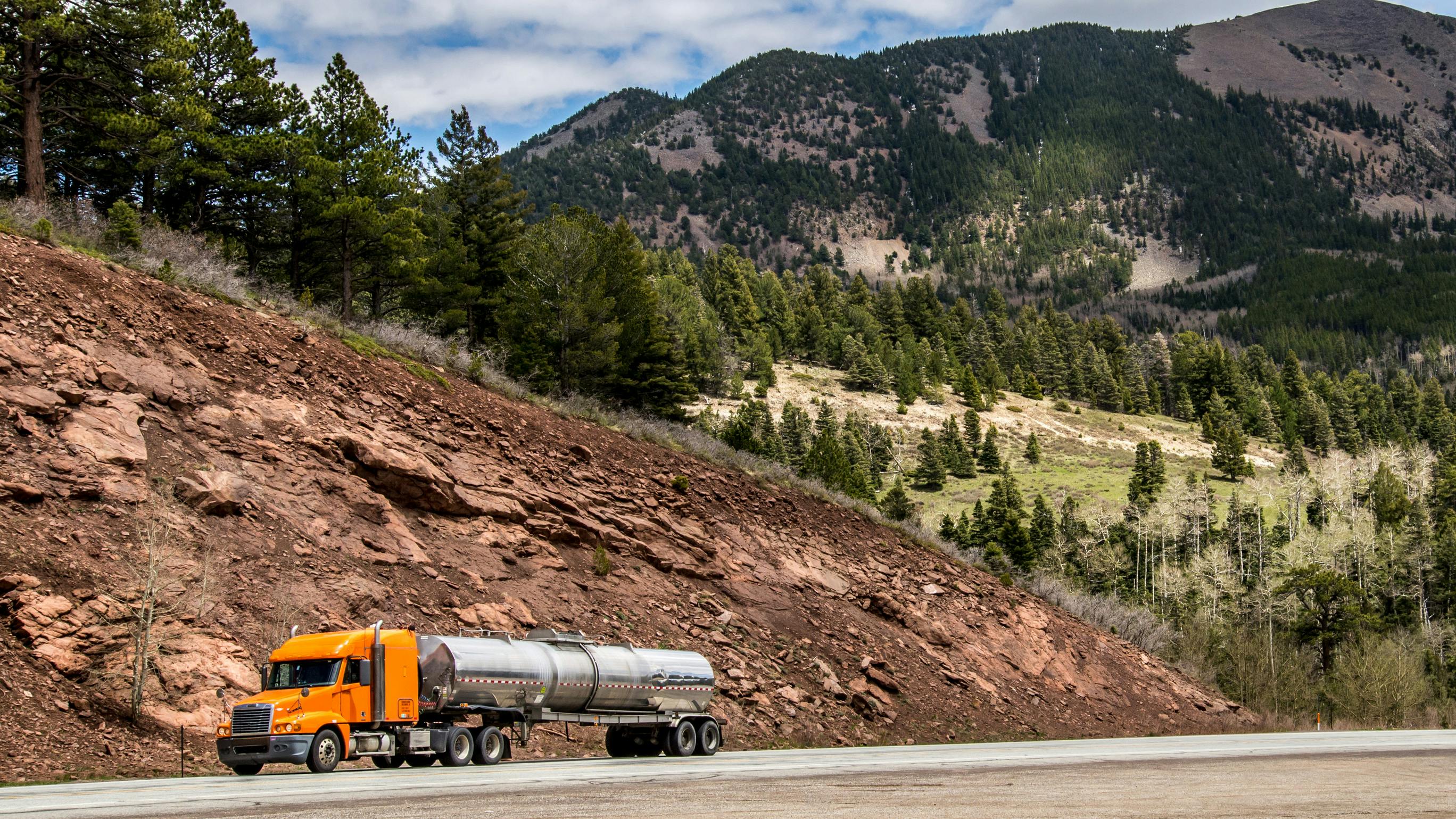 Building stronger trucking teams through cross-generational leadership