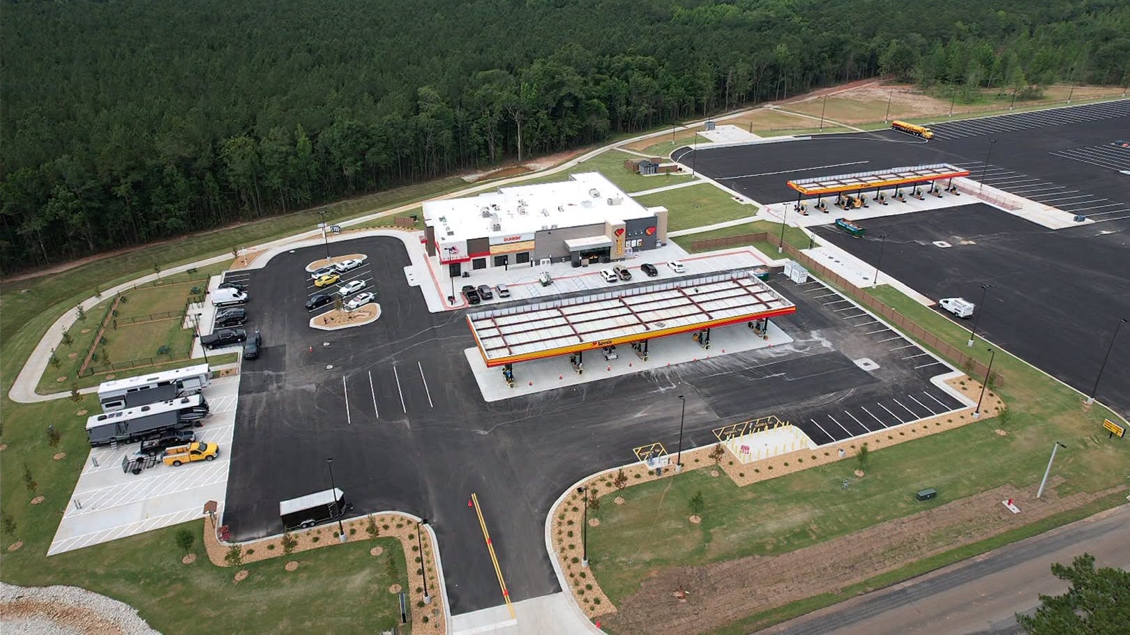 Love&rsquo;s opens Florida travel stop with 121 truck parking spaces
