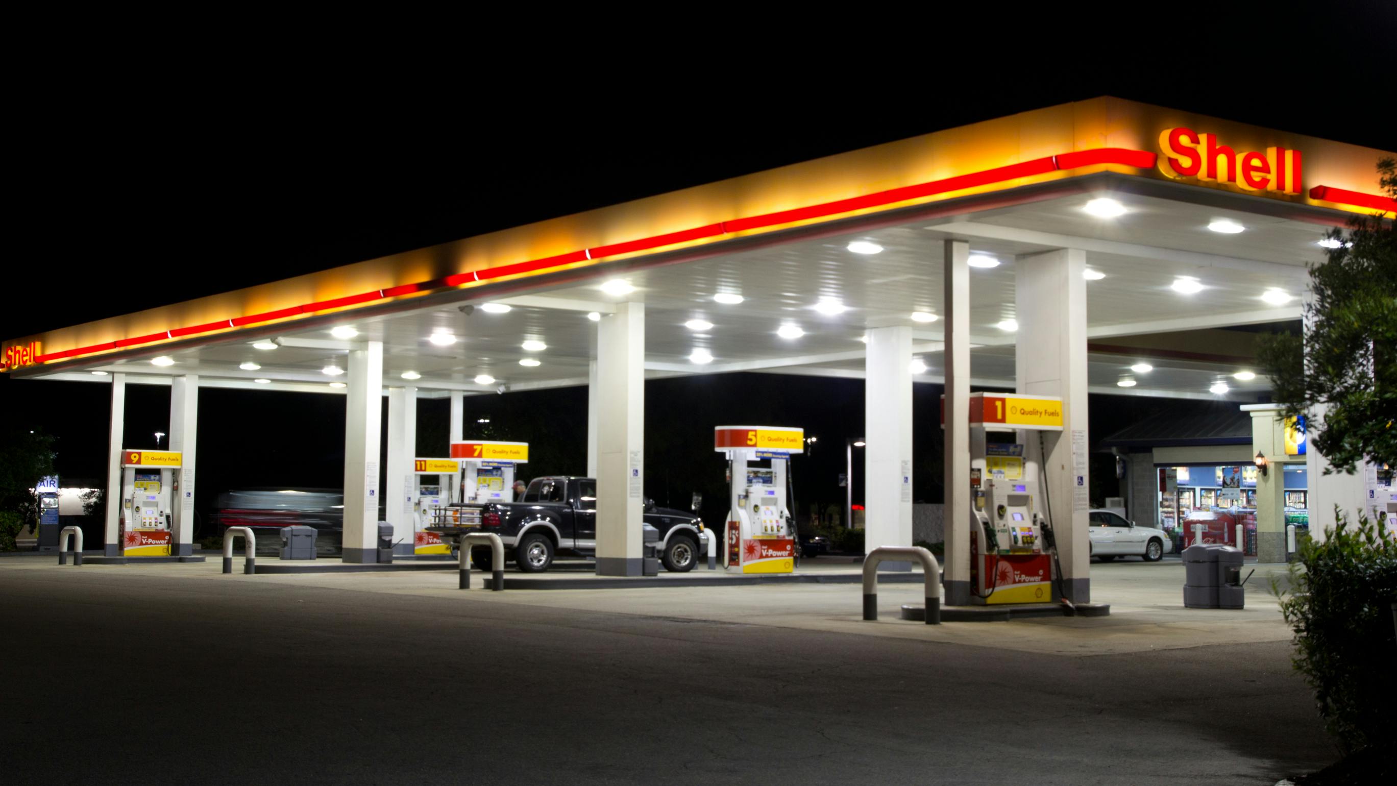 U.S. diesel and gasoline prices fall as Strait of Hormuz tensions reshape global fuel markets