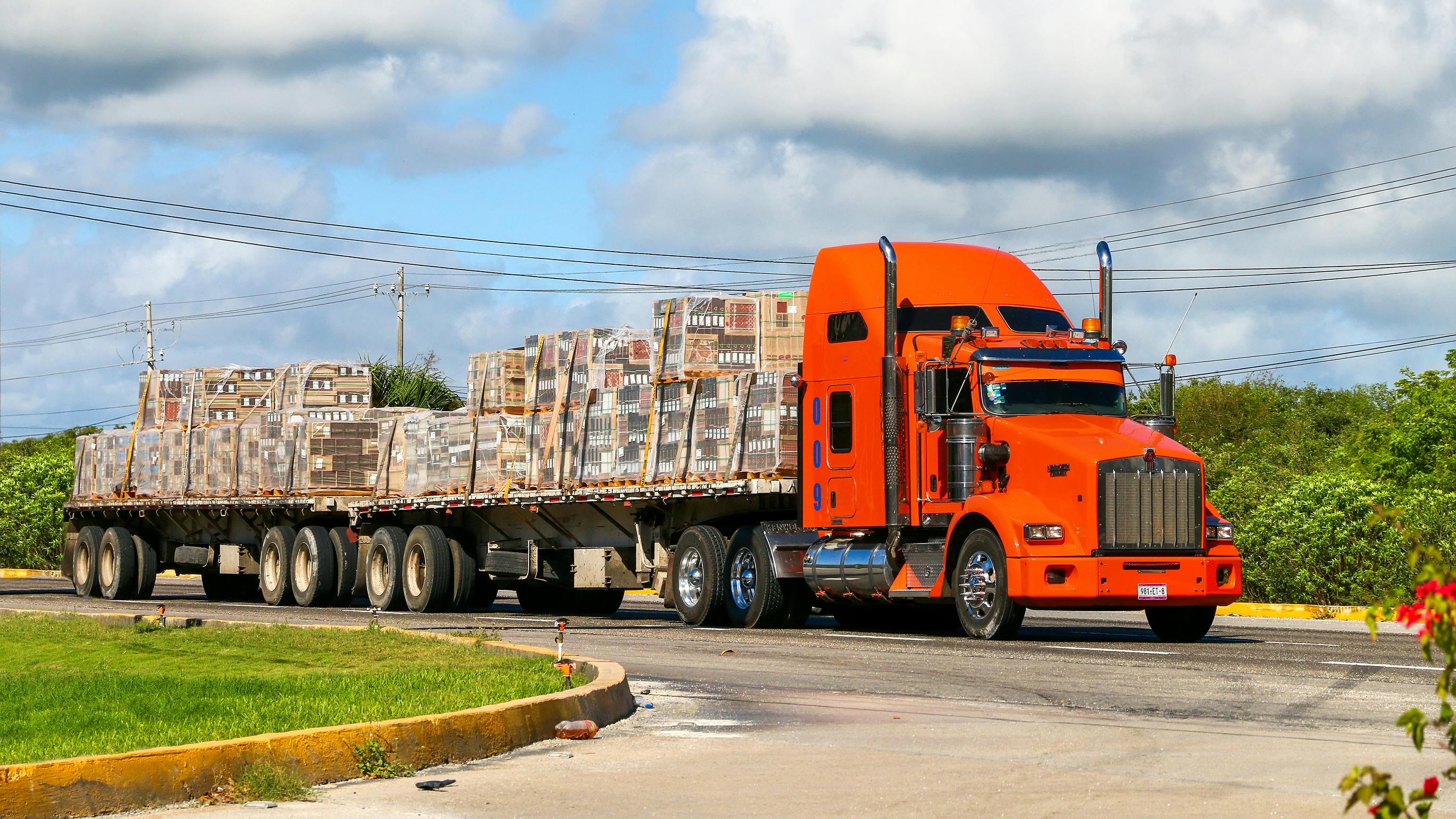 Spot truckload rates decline across dry van, refrigerated, and flatbed markets as freight volumes soften ahead of July 4th demand surge