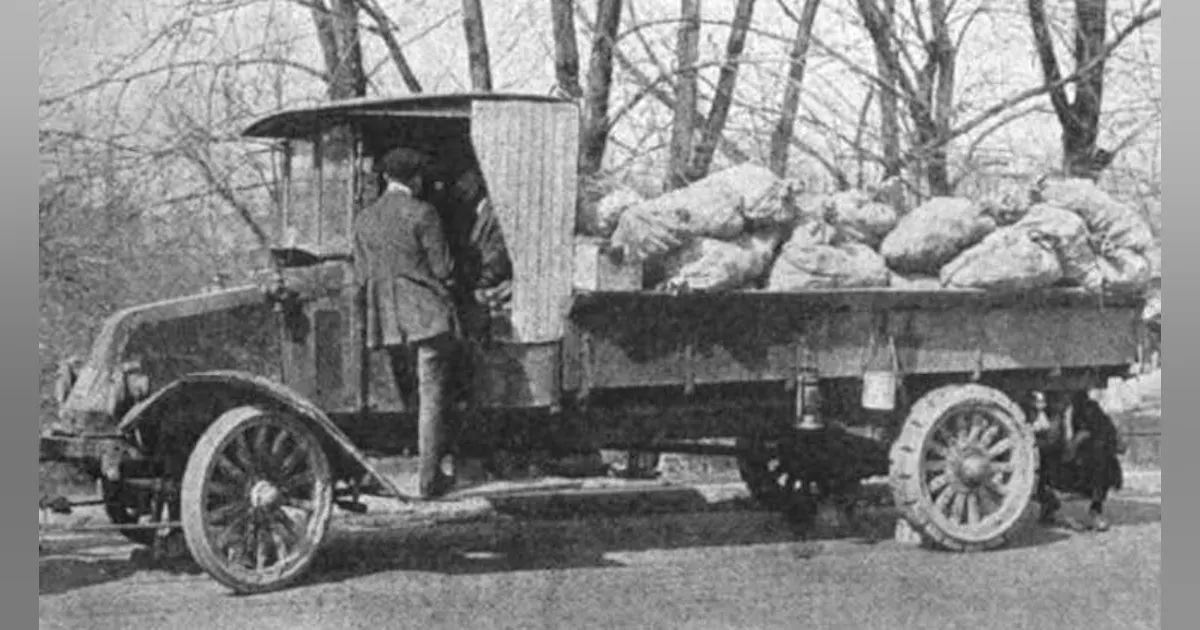 American trucking timeline: From horse-drawn wagons to autonomous vehicles