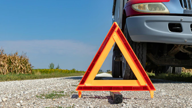 Roadside tire service safety: How fleets can reduce technician accidents