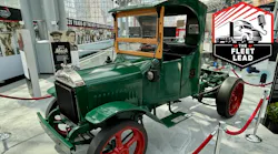 1925 Mack AB historic truck