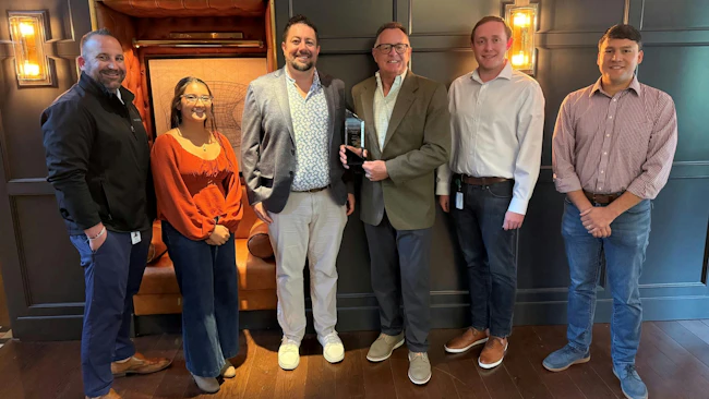 Maxon receives Wabash Platinum Award for 2025 commercial truck supply chain performance
