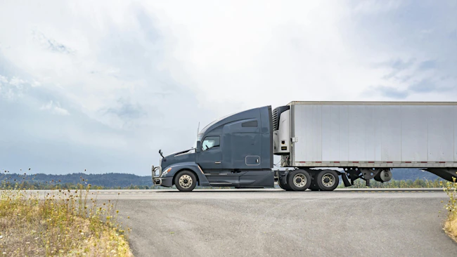 Truckload spot rates fall as DAT and FTR track dry van, reefer, and flatbed trends