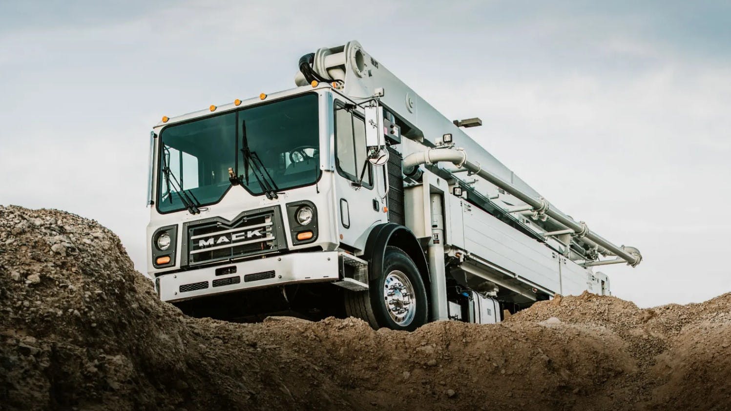 Mack TerraPro models&rsquo; steering gearbox fasteners may loosen