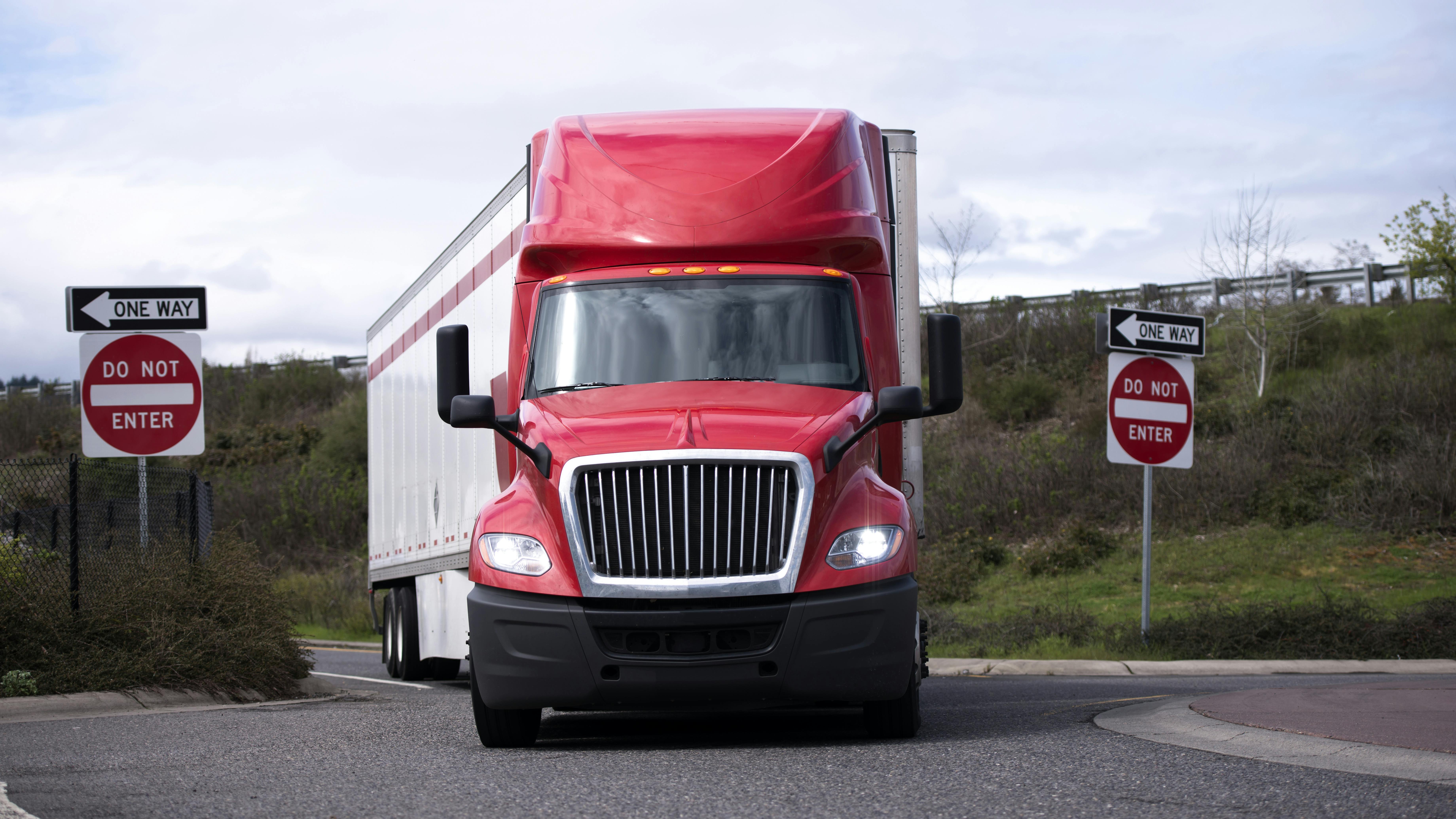 Truckload spot rates fall as dry van, flatbed, and reefer markets underperform