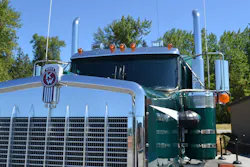 Kenworth W900 Legacy Edition with design nods to previous generations