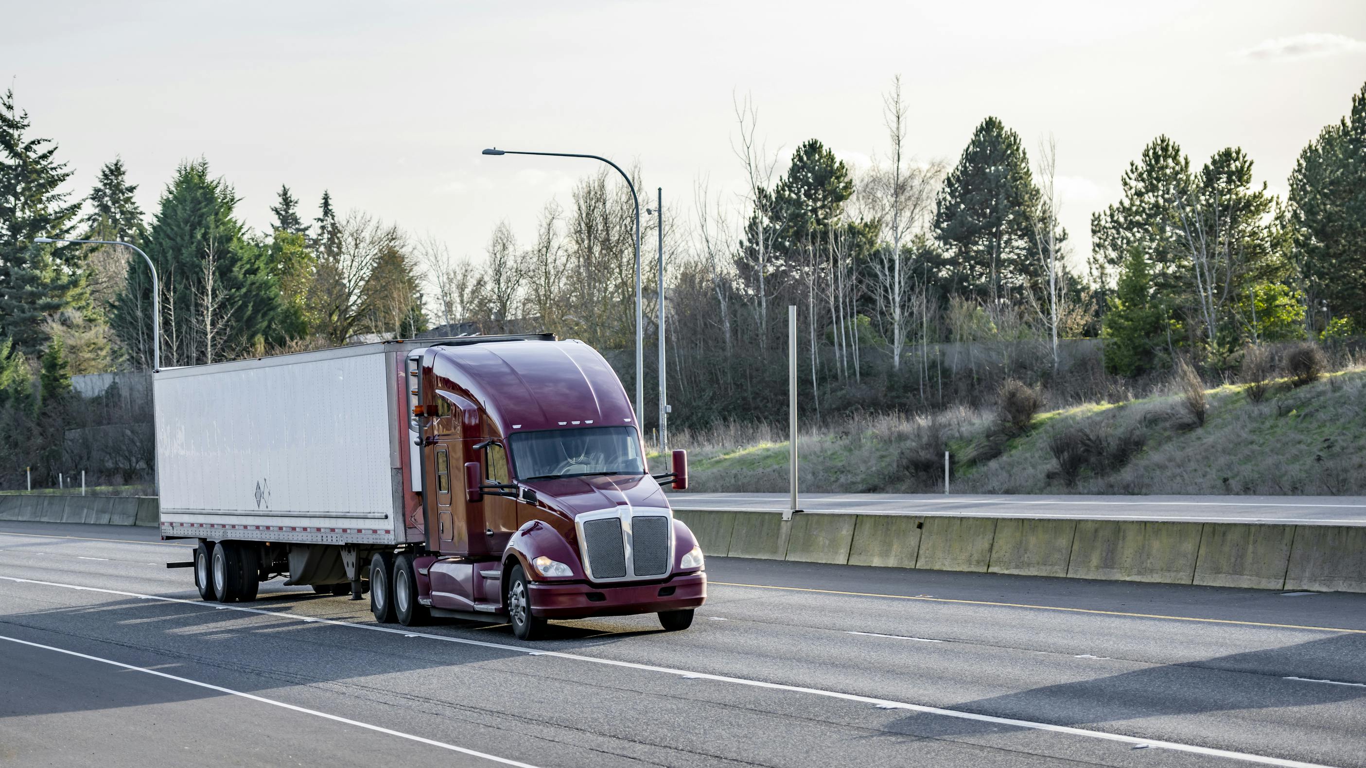 Truck spot rates by equipment type show mixed trends amid rising fuel prices