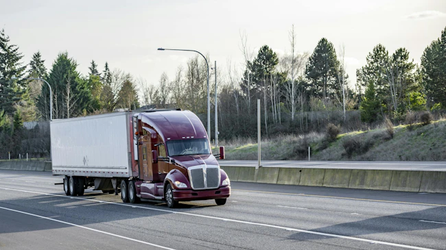 Truck spot rates by equipment type show mixed trends amid rising fuel prices