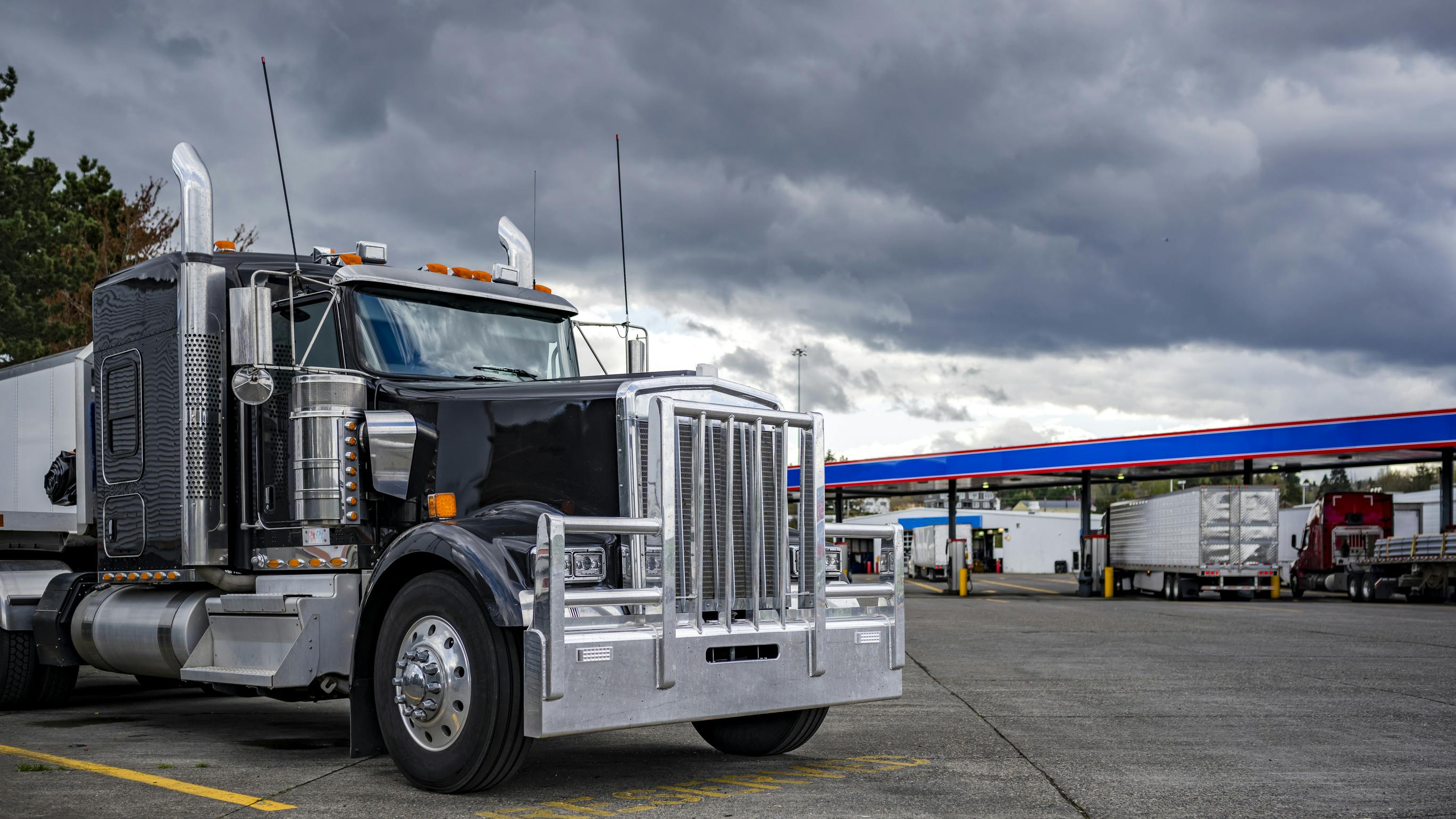 Truck parking crisis threatens fleet efficiency, driver safety, and HOS compliance