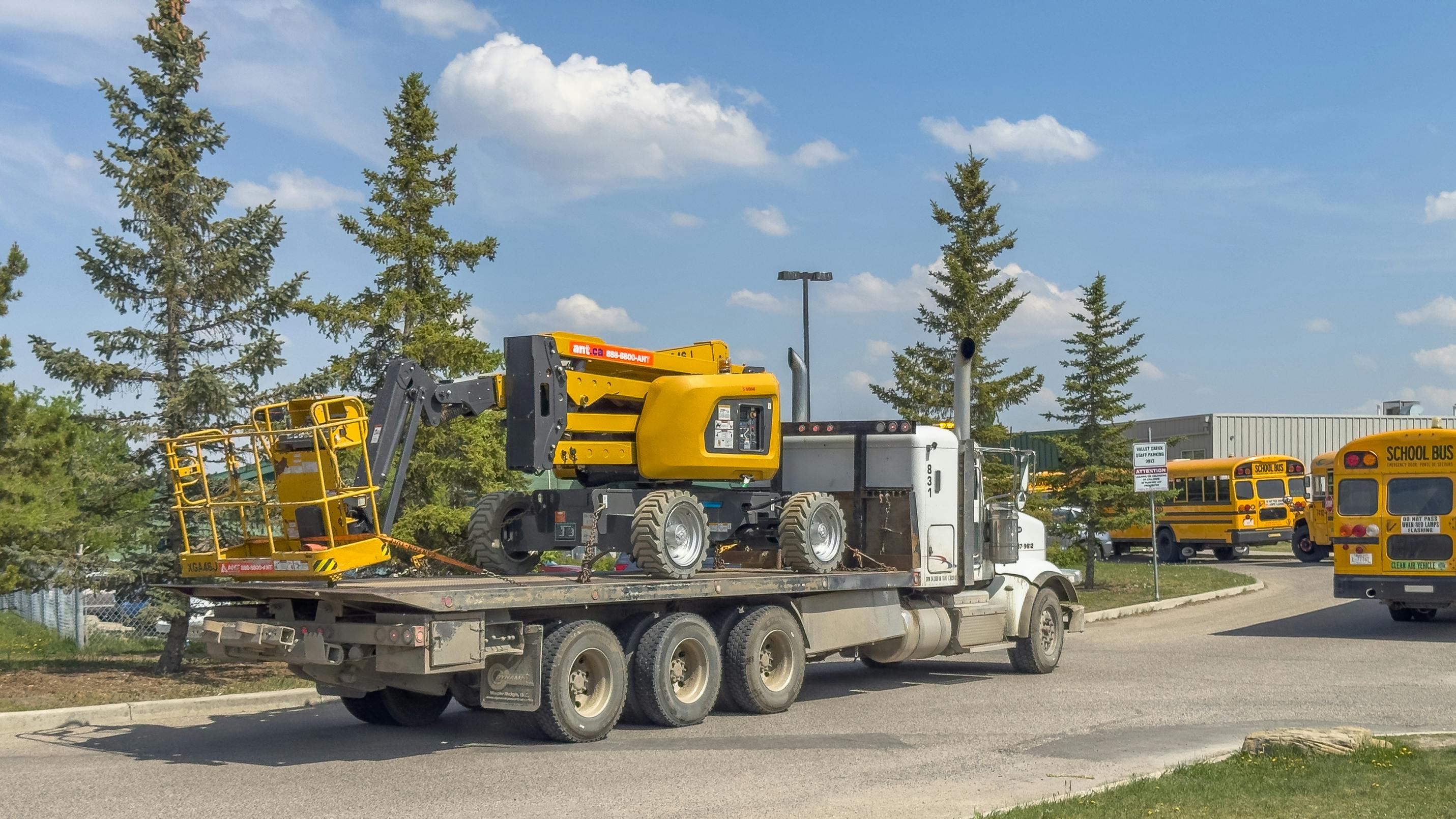 How truck drivers can improve safety around school buses and school zones
