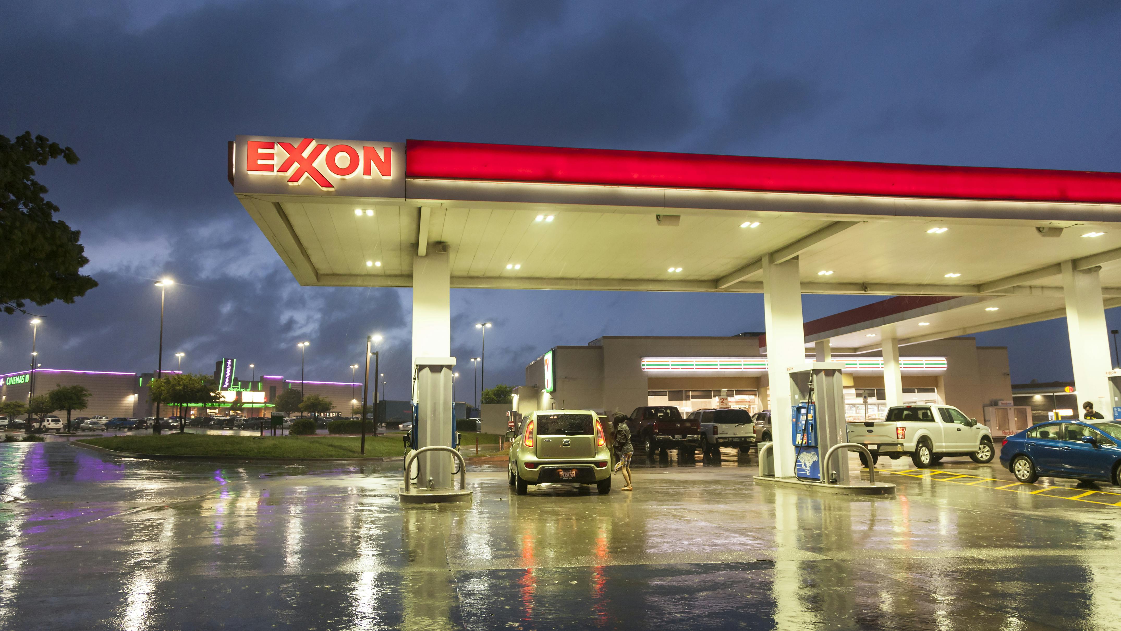 Diesel prices drop, but trucking fleets face continued fuel market volatility
