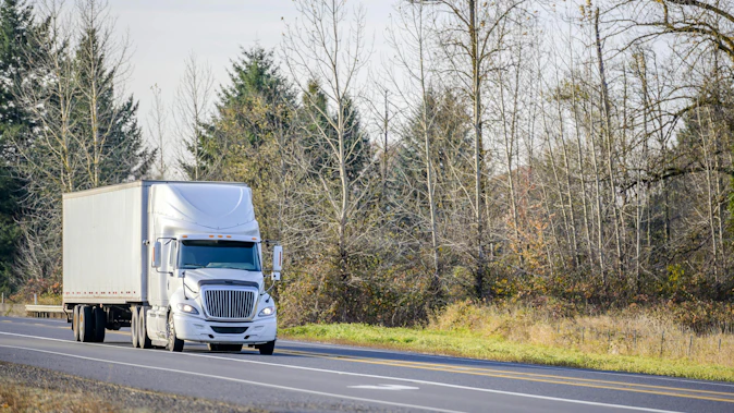 Truckload spot market rates and freight volumes shift across dry van, reefer, and flatbed markets