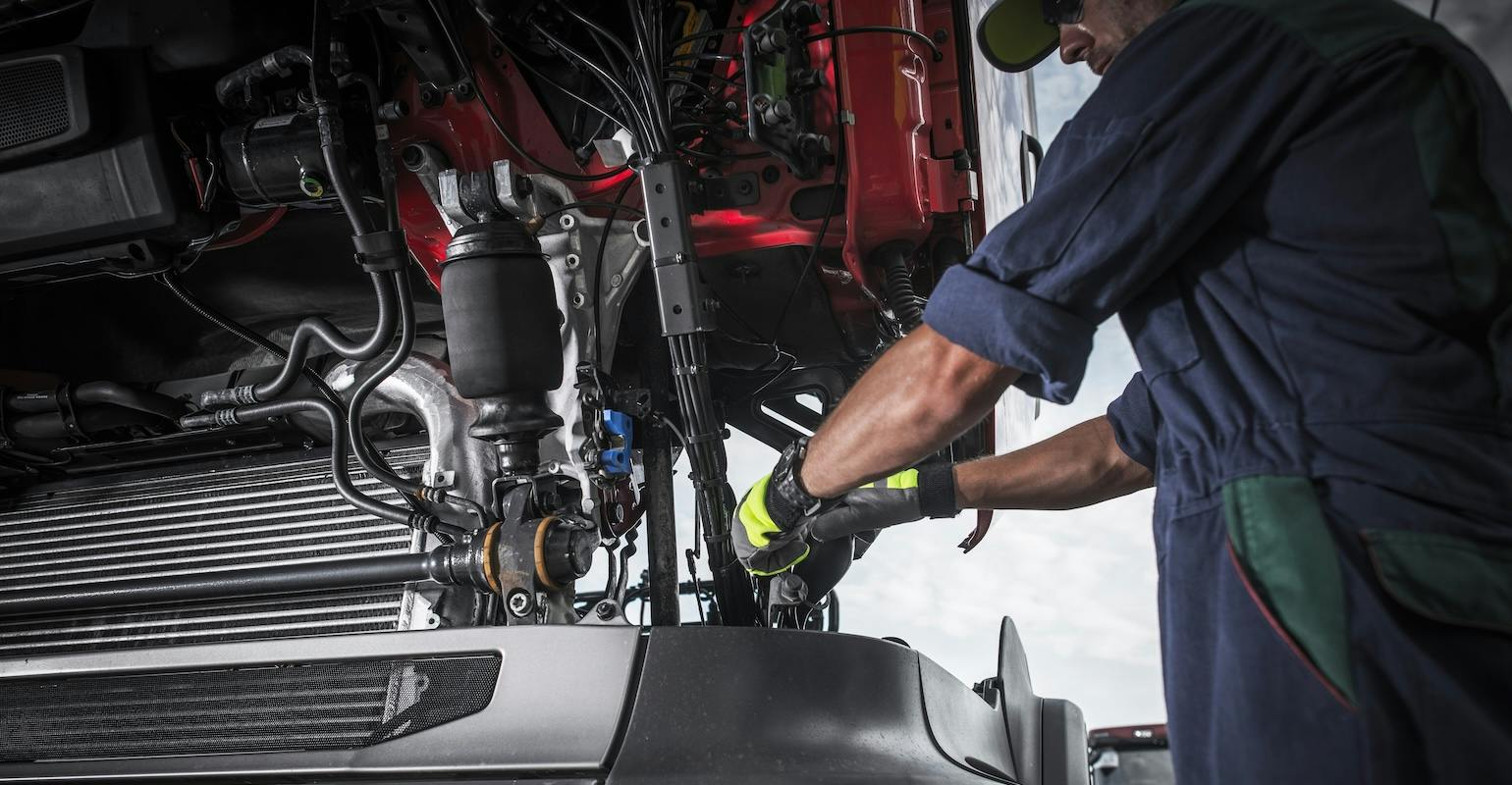 repairingbrokensemitruckp2cfb9p